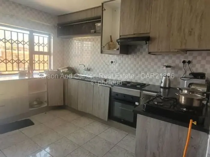 5 Bedroom House to Rent in Manresa
