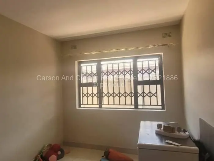 5 Bedroom House to Rent in Manresa