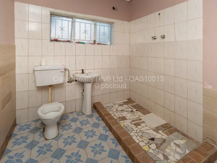 3 Bedroom House for Sale in Mainway Meadows, Harare