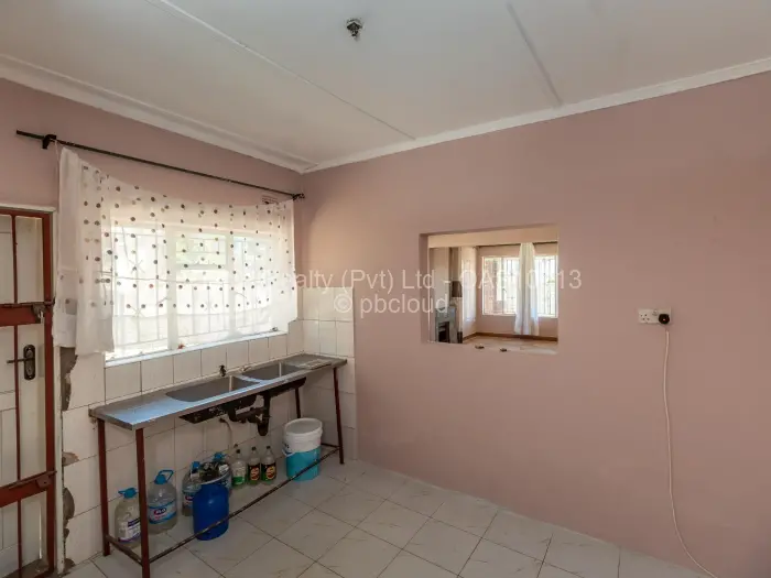 3 Bedroom House for Sale in Mainway Meadows, Harare