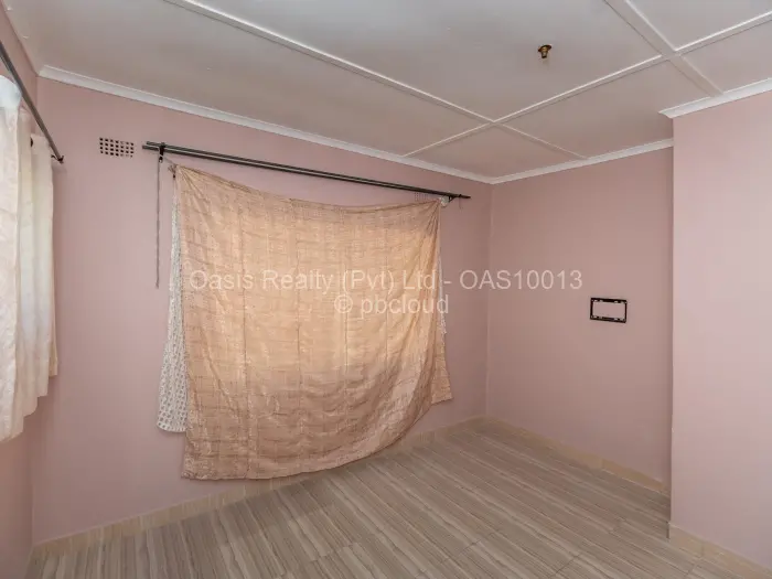 3 Bedroom House for Sale in Mainway Meadows, Harare