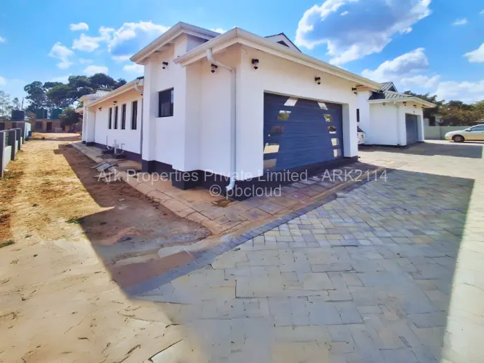 6 Bedroom House for Sale in Arlington, Harare