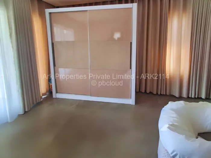 6 Bedroom House for Sale in Arlington, Harare