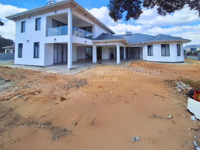 6 Bedroom House for Sale in Arlington, Harare