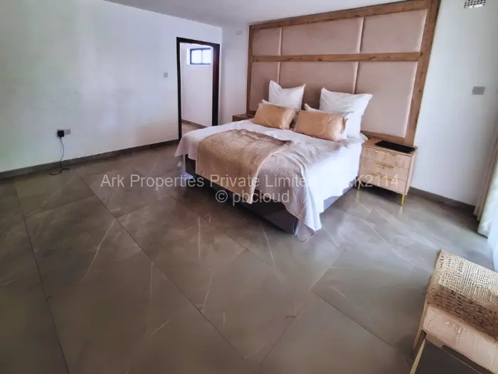 6 Bedroom House for Sale in Arlington, Harare