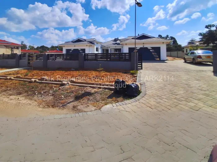 6 Bedroom House for Sale in Arlington, Harare