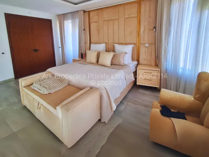 6 Bedroom House for Sale in Arlington, Harare