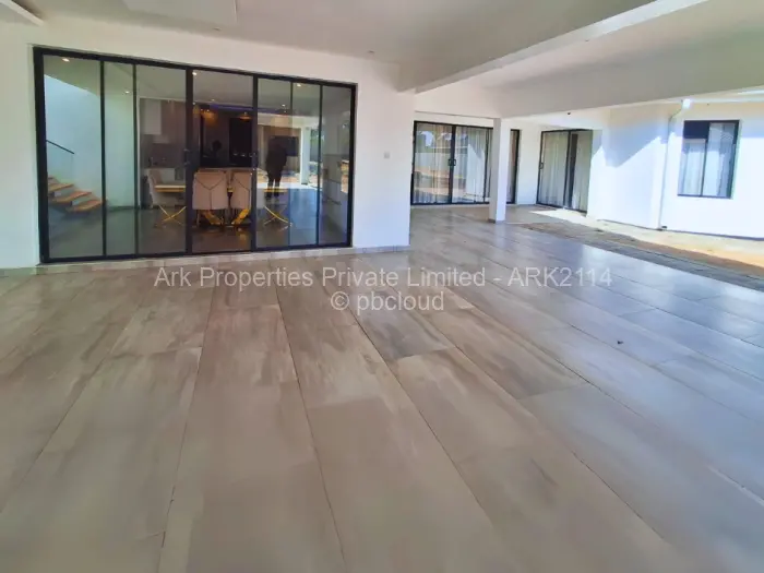 6 Bedroom House for Sale in Arlington, Harare