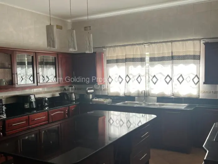 6 Bedroom House for Sale in Fairbridge Park, Mutare