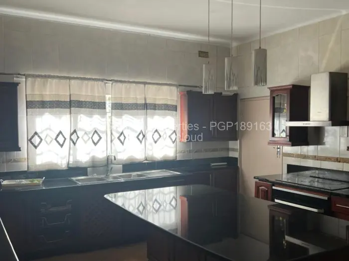 6 Bedroom House for Sale in Fairbridge Park, Mutare