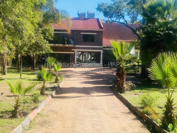 5 Bedroom House for Sale in Monavale, Harare