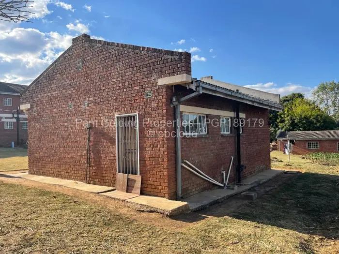 2 Bedroom Cottage/Garden Flat to Rent in Greystone Park