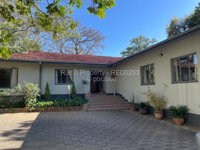 4 Bedroom House for Sale in Matsheumhlope, Bulawayo