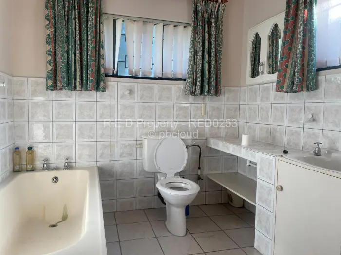 4 Bedroom House for Sale in Matsheumhlope, Bulawayo