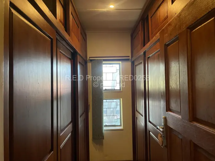 4 Bedroom House for Sale in Matsheumhlope, Bulawayo
