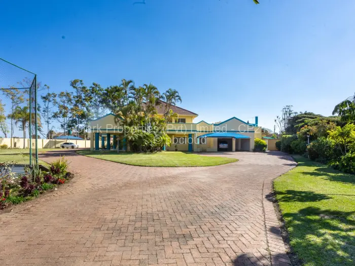 6 Bedroom House for Sale in Mount Pleasant, Harare
