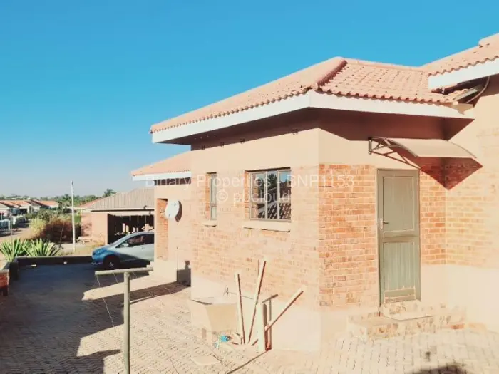 Townhouse/Complex/Cluster to Rent in Borrowdale
