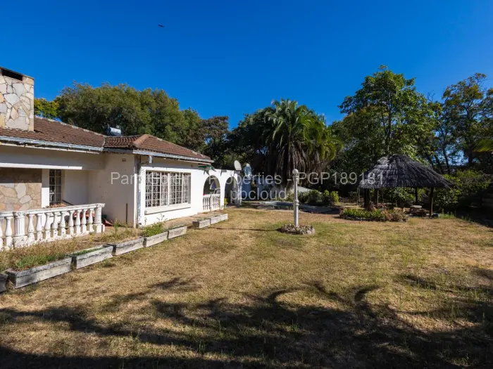6 Bedroom House for Sale in Newlands, Harare