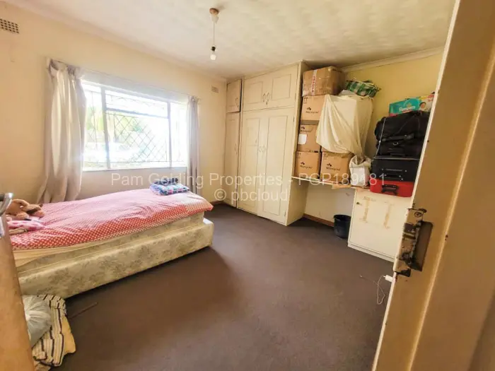 6 Bedroom House for Sale in Newlands, Harare