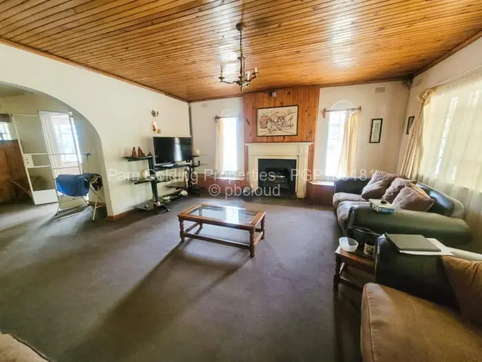 6 Bedroom House for Sale in Newlands, Harare