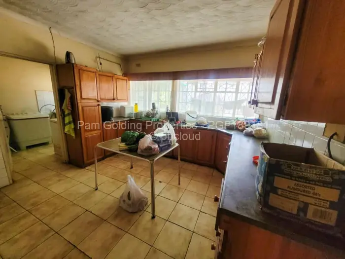 6 Bedroom House for Sale in Newlands, Harare