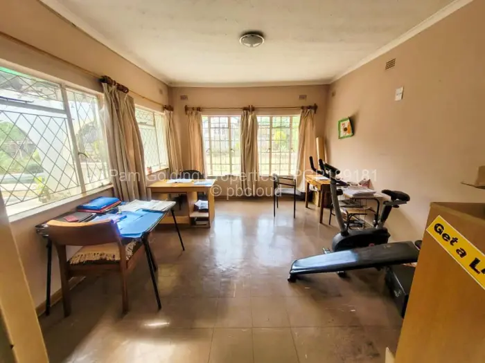 6 Bedroom House for Sale in Newlands, Harare
