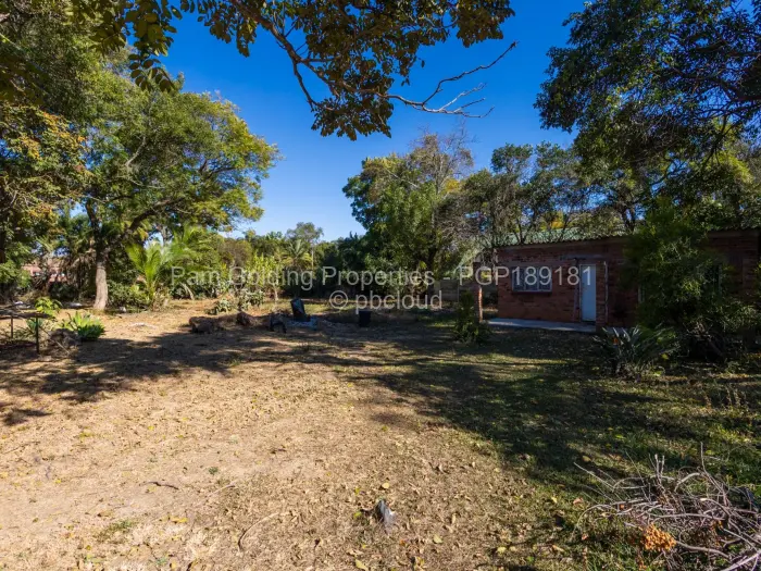6 Bedroom House for Sale in Newlands, Harare