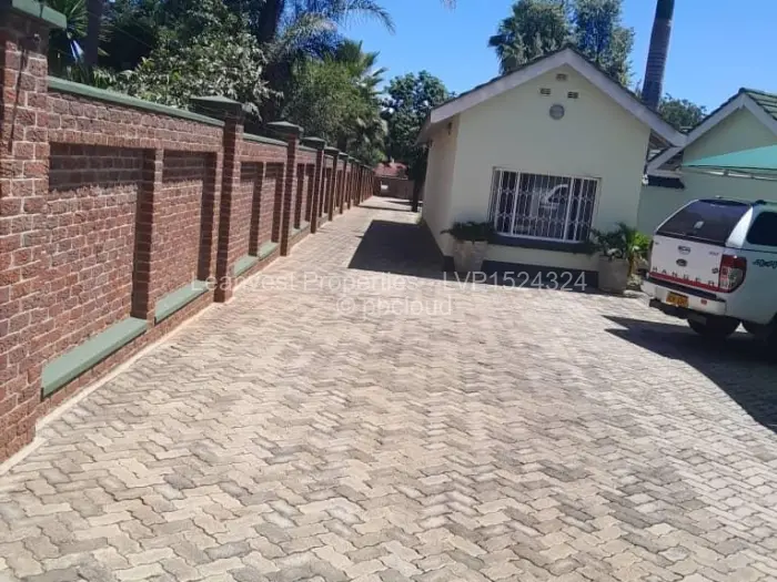 5 Bedroom House for Sale in Alexandra Park, Harare