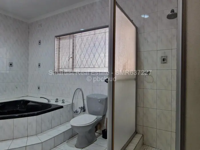 6 Bedroom House for Sale in Milton Park, Harare