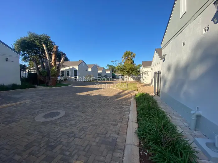 Townhouse/Complex/Cluster to Rent in Kensington, Harare