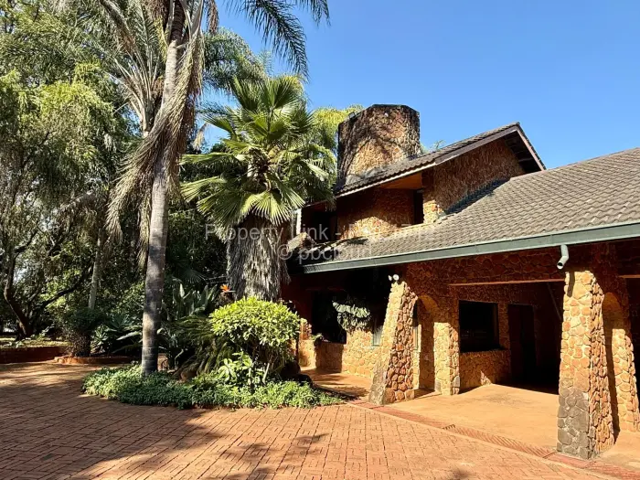 5 Bedroom House for Sale in Helensvale, Harare