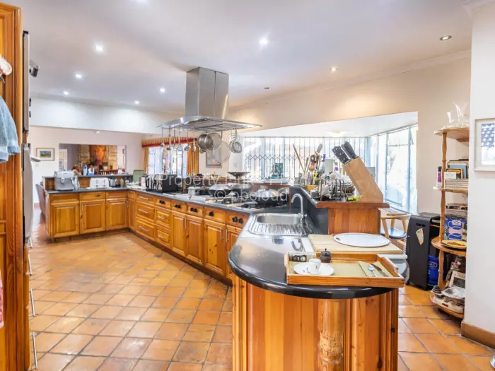 5 Bedroom House for Sale in Helensvale, Harare