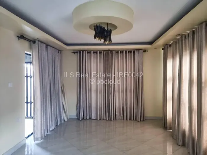 3 Bedroom Cottage/Garden Flat to Rent in Zimre Park