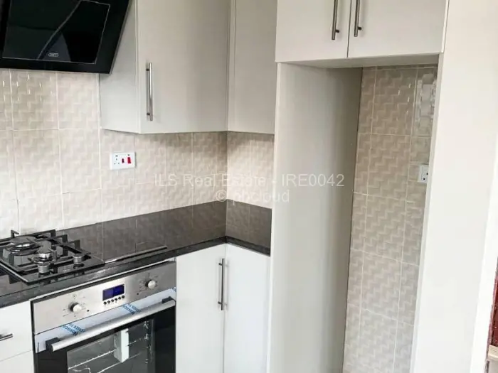 3 Bedroom Cottage/Garden Flat to Rent in Zimre Park