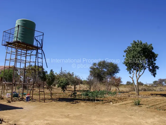 6 Bedroom House for Sale in Kensington Byo, Bulawayo