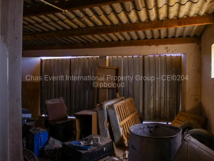 6 Bedroom House for Sale in Kensington Byo, Bulawayo