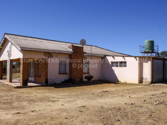 6 Bedroom House for Sale in Kensington Byo, Bulawayo