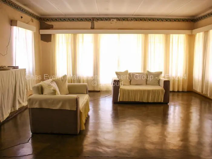 6 Bedroom House for Sale in Kensington Byo, Bulawayo