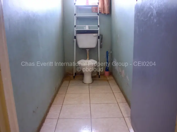 6 Bedroom House for Sale in Kensington Byo, Bulawayo