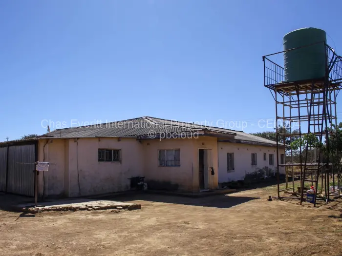 6 Bedroom House for Sale in Kensington Byo, Bulawayo