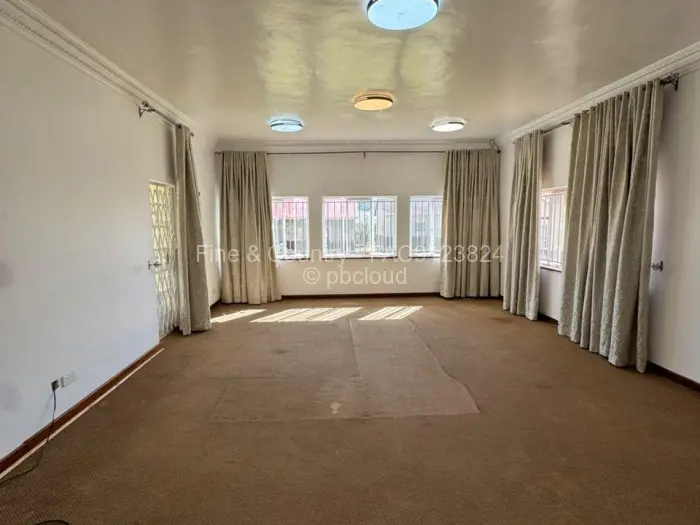 9 Bedroom House to Rent in Borrowdale