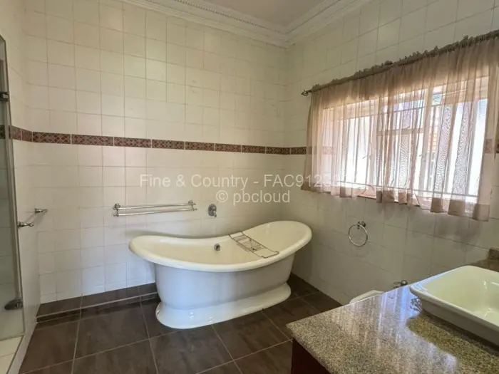 9 Bedroom House to Rent in Borrowdale