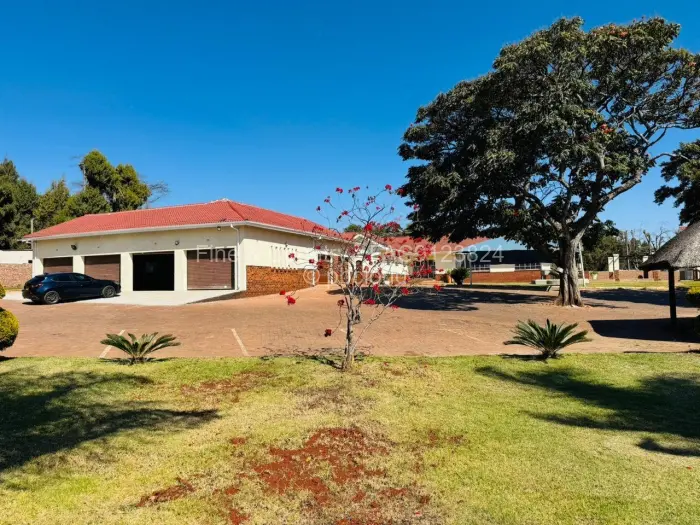 9 Bedroom House to Rent in Borrowdale