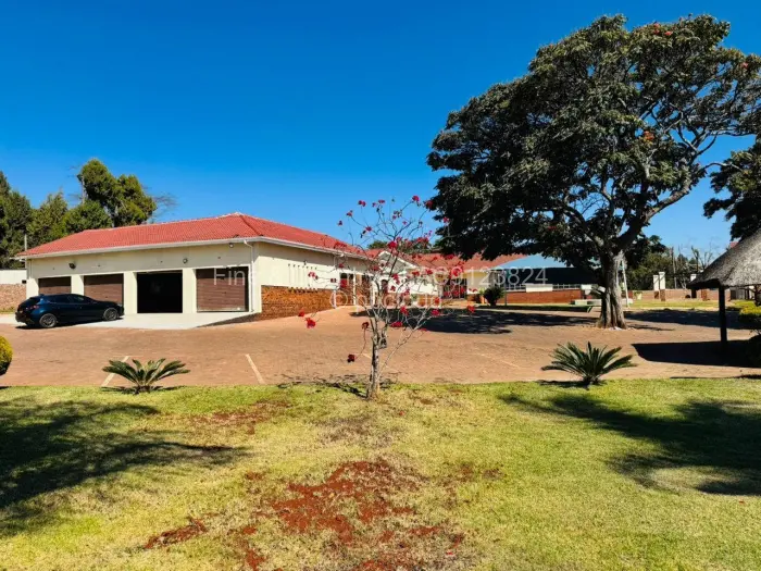 9 Bedroom House to Rent in Borrowdale