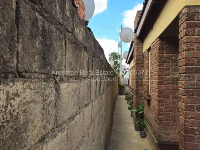 4 Bedroom House for Sale in Chitungwiza, Chitungwiza