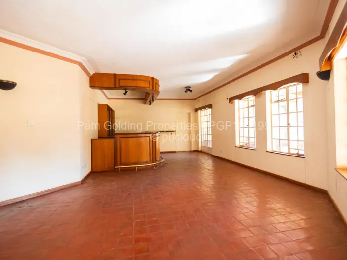 5 Bedroom House for Sale in Ryelands, Harare