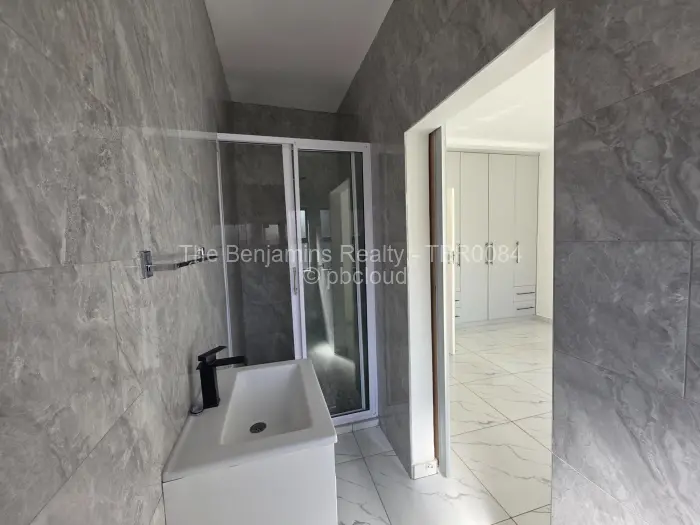 Flat/Apartment to Rent in Avondale West