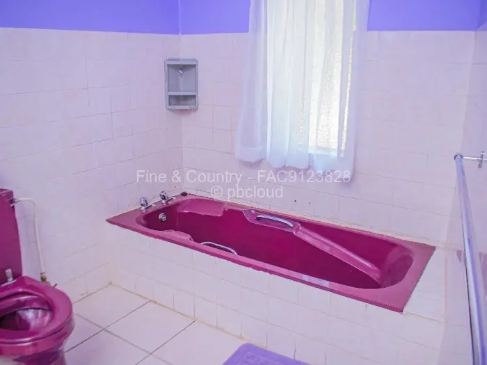 6 Bedroom House to Rent in Borrowdale