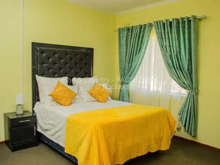 6 Bedroom House to Rent in Borrowdale