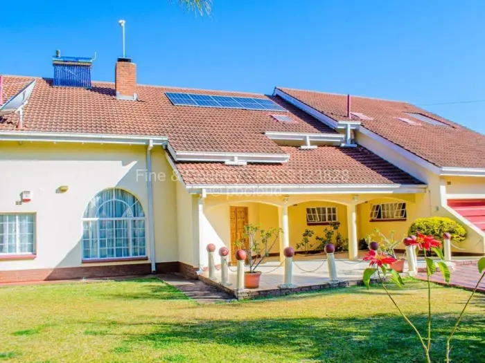 6 Bedroom House to Rent in Borrowdale